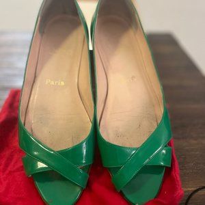Christian Louboutin - Green Patent - peep toe flats - sz 38.5 - AUTHENTIC
